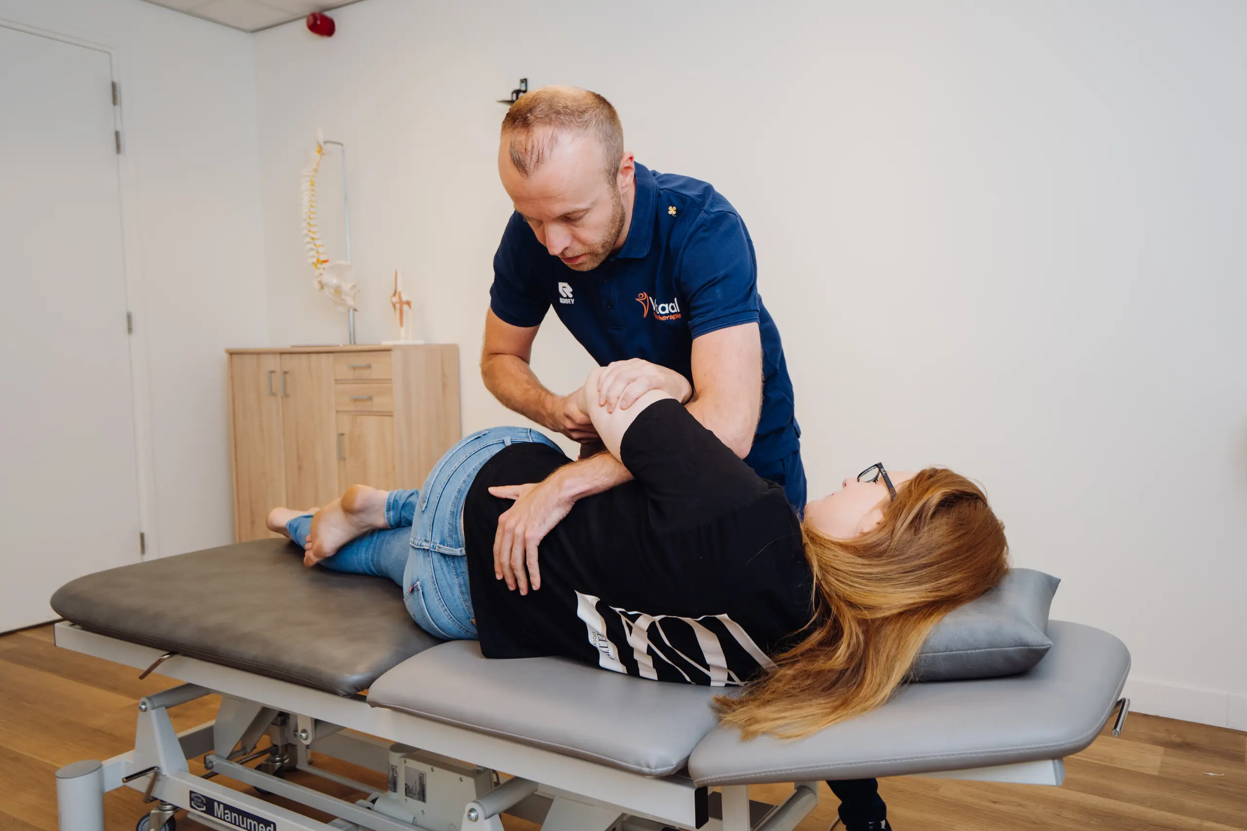 Manuele fysiotherapie behandeling door Bob