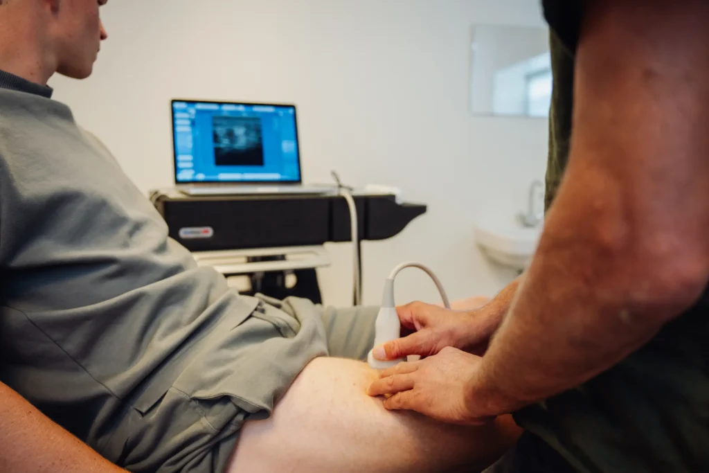 Vitaal Fysiotherapie Katwijk knie onderzoek door middel van echo